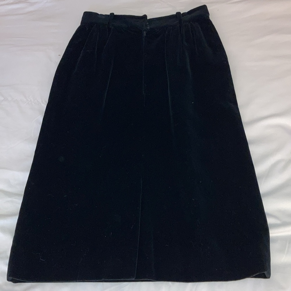 CHRISTIAN DIOR Vintage Velvet 2-piece Skirt Suit with Peplum Jacket - Picture 14 of 16